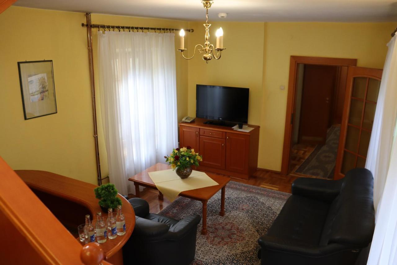 Hotel Rytwiany Palac Eksteriør billede